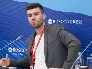 Топ-менеджер АНО «Диалог Регионы» рассказал, как губернаторы ДФО работают с соцсетями