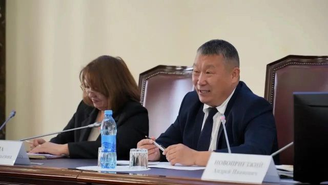 Мэр Якутска представил нового начальника Управления образования