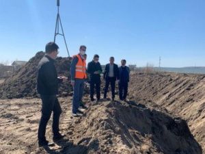 С подготовкой к отведению воды от территории аэропорта Якутска ознакомился министр транспорта республики