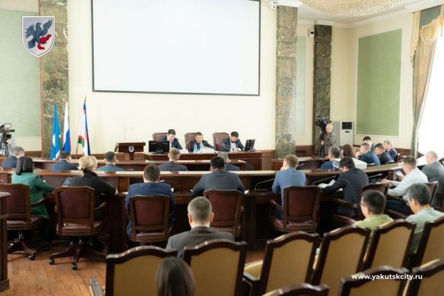 В городе Якутске усиливают работы по пропуску талых вод