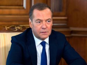 Медведев призвал физически устранить Зеленского в ответ на атаку Кремля