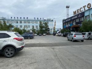 В Речном порту сделали искусственные неровности против ночных гонщиков