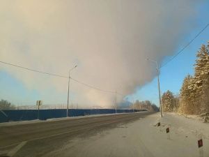 В Якутске горит свалка