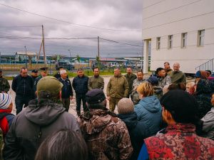 Юрий Трутнев и Айсен Николаев встретились с пострадавшими от паводка жителями Верхоянского района