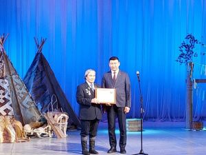 В Саха театре отметили 75-летие заслуженного артиста Якутии Валентина Исакова