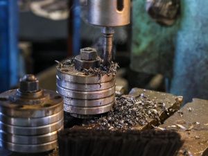 Работа не для слабаков: как вымораживают и ремонтируют речные суда в Якутии