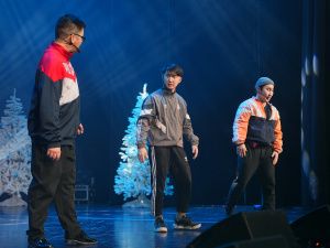 Евгений Григорьев вручил стипендии 100 лучшим школьникам на Елке главы Якутска