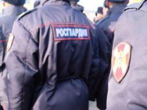 В Якутске мужчина на автомобиле ограбил девушку