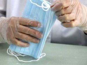 Минздрав: в Якутии сохраняется режим ношения масок и перчаток