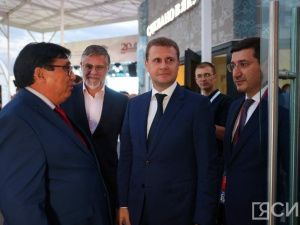 ВЭФ-2023: Алексей Чекунков посетил павильон Якутии на выставке «Улица Дальнего Востока»