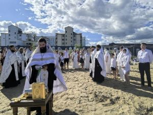 Архиепископ Роман совершил Крещение на Лене