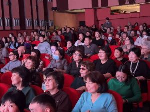 В честь 75-летия народного писателя Якутии Дмитрия Наумова ТЮЗ показал спектакль