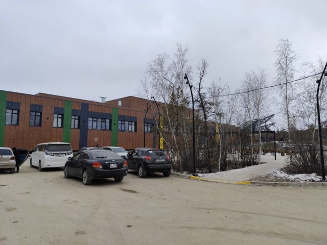 Инцидент в школе: … а директор уехала через заднюю дверь