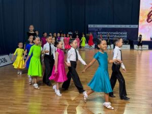 В Якутске стартовали соревнования по танцевальному спорту «Осенний вальс»