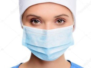 В Якутске перед судом предстала медсестра, пришедшая на работу с коронавирусом