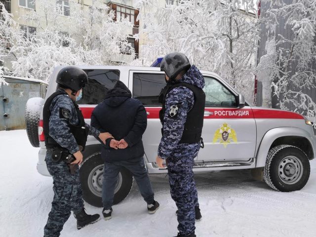 Нетрезвый мужчина привлек к себе лишнее внимание