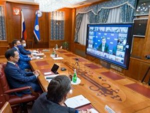 Айсен Николаев заявил, что число заражений в Якутске упало в два раза. Он анонсировал дальнейшее смягчение антиковидных мер