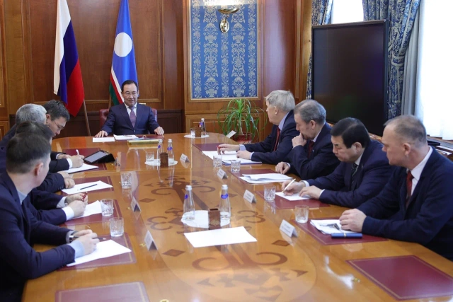 Айсен Николаев акцентировал внимание представителей парламентских фракций на мерах соцподдержки жителей Якутии 