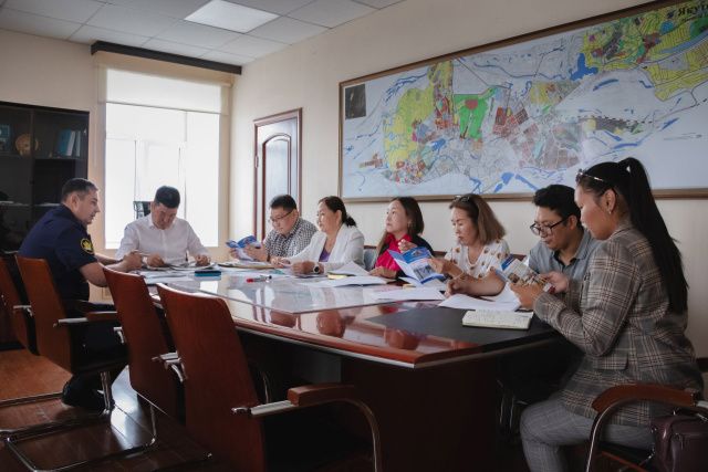 В окружной администрации города Якутска состоялась рабочая встреча врио заместителя начальника УФСИН Станислава Тетерина с муниципальными служащими