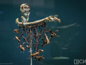 В НХМ Якутии открылась выставка всемирно известного художника-ювелира Александра Манжурьева