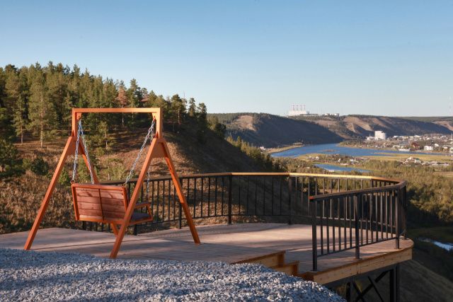 В исправительной колонии № 1 изготовлены качели и скамейки для новой смотровой площадки в г. Якутске