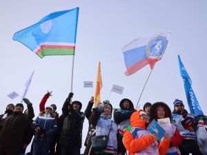 Зрелищной ничьей завершился матч звёзд мирового хоккея с якутской командой у Ленских столбов