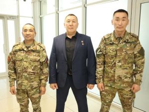 Героев России Алексея Неустроева и Филиппа Евсеева торжественно встретили в Якутске