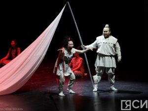 «Народ саха сохранил свою уникальную культуру»: казахские зрители высоко оценили спектакль-олонхо