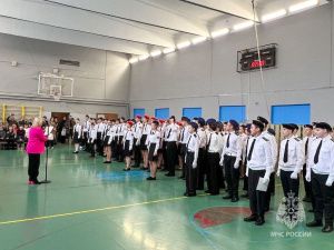 Смотр строя и песни в Мирном: дань памяти и воспитание патриотизма