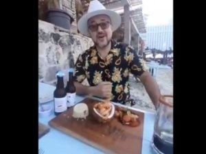 "Ни Родины, ни флага. Ни чести, ни достоинства. Ни мозгов"