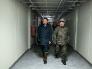 Айсен Николаев посетил новый военный городок в Тикси