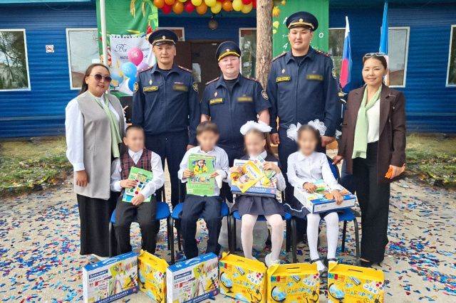 Сотрудники отдела по конвоированию поздравили с Днем знаний воспитанников республиканской специальной (коррекционной) школы-интерната