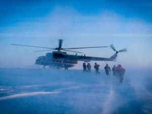 В Якутске спасатели МЧС провели тренировку по десантированию с вертолета