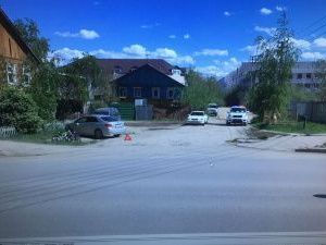 Машина сбила 10-летнюю велосипедистку на тротуаре