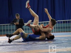 Стал известен состав юниорской сборной Якутии на турнир по вольной борьбе памяти Бесика Кудухова
