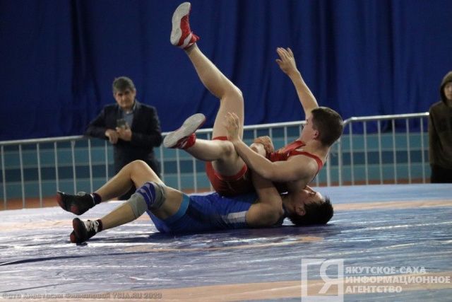 Стал известен состав юниорской сборной Якутии на турнир по вольной борьбе памяти Бесика Кудухова