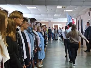 Суд в Нерюнгри оправдал студентку, отказавшуюся исполнять гимн России