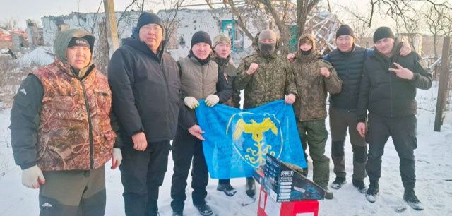 В зону СВО приехали к землякам представители двух районов Якутии