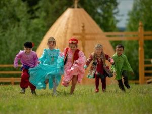 Айсен Николаев поздравил якутян с Днем защиты детей