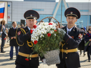 В Якутске возложили цветы в Парке Победы в честь памяти о воинах-якутянах и тружениках тыла