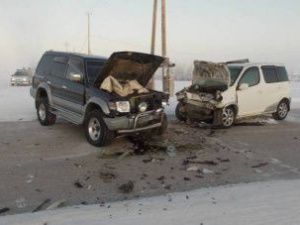 В Жатае столкнулись два автомобиля. В аварии пострадали три человека
