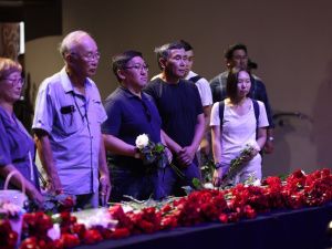 Фото: в Якутске прощаются с Михаилом Николаевым