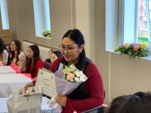 В Якутске состоялась торжественная выписка родившихся в день города младенцев