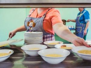 Якутии для обеспечения горячим питанием учеников 1-4 классов потребуется 500 млн рублей