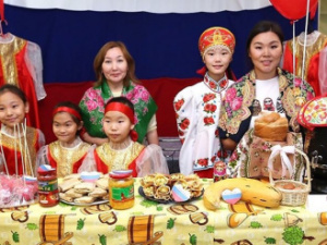 Благотворительная ярмарка «Подарим вместе праздник детям!»