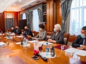 Глава Якутии обсудил с руководством Байкальского банка ПАО  «Сбербанк»  проекты в сфере здравоохранения