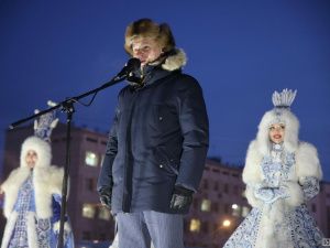В Якутске зажгли огни на первой новогодней ёлке страны