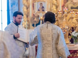 В Крещенский сочельник в Якутске прошла Божественная Литургия
