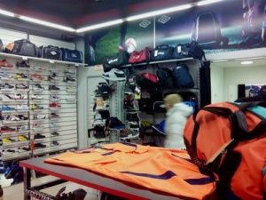 Жительницу Якутска подозревают в краже из магазина спортивных товаров