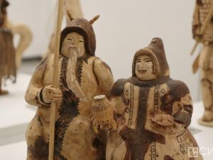 Мастер резьбы по дереву из Горного района представил героев Олонхо на фестивале NeoOlonkho в Якутске